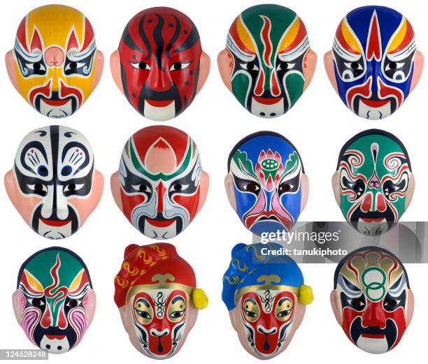 Lucenay. Création de masques en papier mâché Lucenay. Création de masques en papier mâché