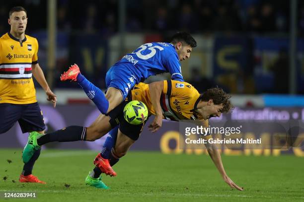Fabiano Parisi of Empoli FC battles for the ball with Sam Lammers of UC Sampdoria during the Serie A match between Empoli FC and UC Sampdoria at...