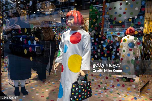 727 Yayoi Kusama Japanese Artist Stock Photos, High-Res Pictures, and  Images - Getty Images
