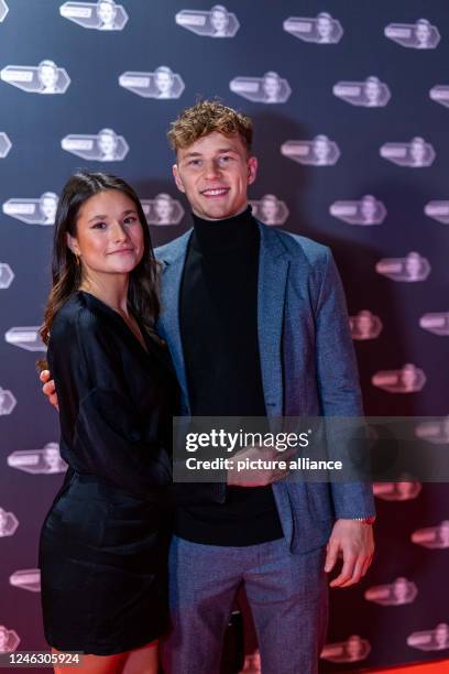 January 2023, Baden-Wuerttemberg, Freiburg: Laura Kapper and Yannik Keitel stand in the run-up to a fundraising gala for the Matthias Ginter...