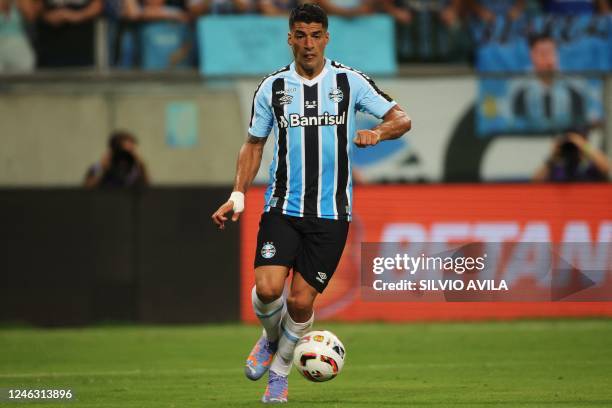 Gremio's Uruguayan forward Luis Suarez controls the ball during the Brazilian Recopa Gaucha football match between Gremio and Sao Luiz at the Arena...