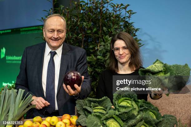 January 2023, Berlin: Joachim Rukwied, President of the German Farmers' Union, and Lea Fließ, Managing Director of Forum Moderne Landwirtschaft, hold...