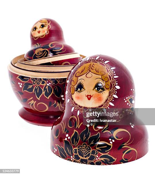 russian nesting puppen auch bekannt als babushkas - russian dolls stock-fotos und bilder