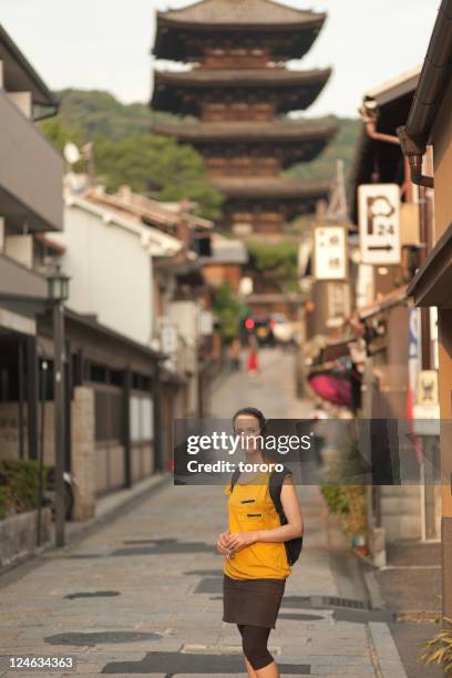 traditional laneway of kyoto - kiyomizu dera temple stock-fotos und bilder