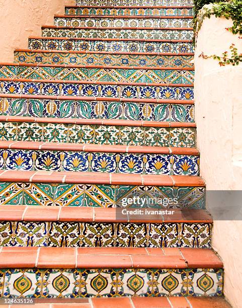 stairway with mexican, talavera tiles - spaanse cultuur stockfoto's en -beelden