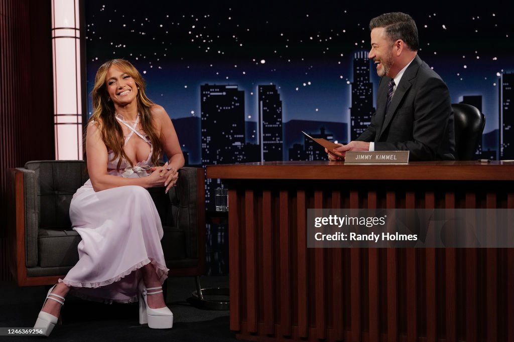 https://media.gettyimages.com/id/1246369256/photo/jennifer-lopez-jimmy-kimmel.jpg?s=1024x1024&w=gi&k=20&c=d7z7SvKhr6x3MLTjFPV8tHcLSjMRtG-oqxFm_cFzcrE=