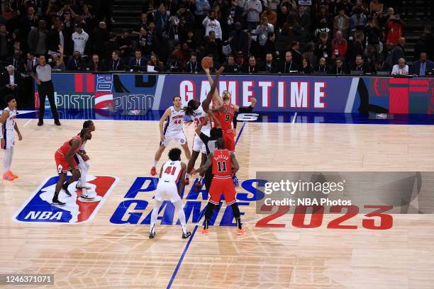 The jump ball between Isaiah Stewart of the Detroit Pistons and Nikola Vucevic of the Chicago Bulls as part of NBA Paris Games 2023 on January 19,...