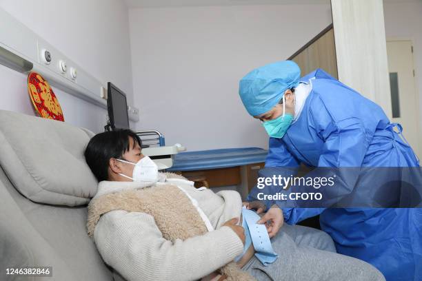 Doctor at the obstetrics clinic monitors a pregnant woman's fetal heart at Huzhou People's Hospital in East China's Zhejiang Province, Jan 20, 2023.