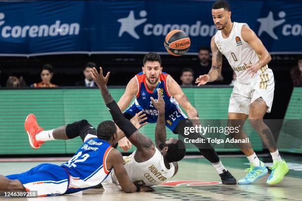 Othello Hunter, #8 of FC Bayern Munich in action with Bryant Dunston, #42 and Vasilije Micic, #22 of Anadolu Efes Istanbul during the 2022-23 Turkish...