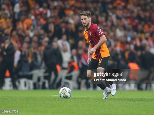 Dries Mertens runs with the ball during the Super Lig match between Galatasaray and Antalyaspor at NEF Stadyumu on January 21, 2023 in Istanbul,...