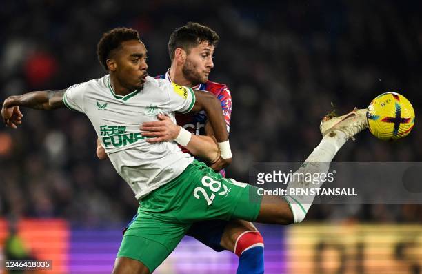 Newcastle United's English midfielder Joe Willock fights for the ball with Crystal Palace's English defender Joel Ward during the English Premier...