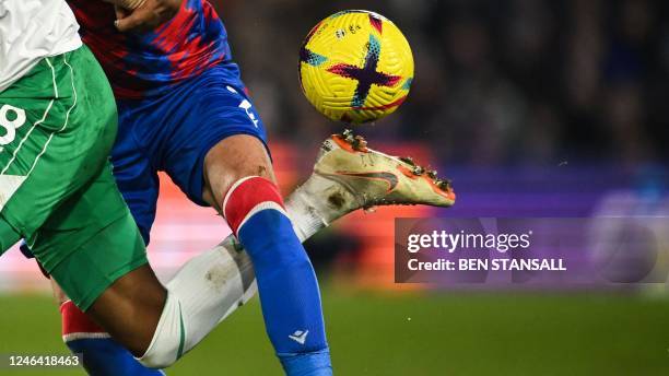 Newcastle United's English midfielder Joe Willock fights for the ball with Crystal Palace's English defender Joel Ward during the English Premier...