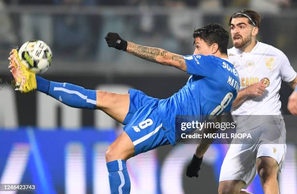 Porto's Colombian midfielder Mateus Uribe vies with Vitoria Guimaraes' Portuguese forward Jota Silva during the Portuguese league football match...