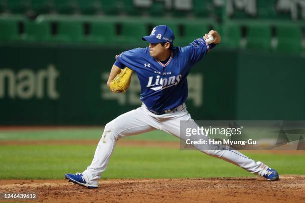 Pitcher Lim Hyun-Jun of Samsung Lions throws in the top of the sixth inning during the KBO League game between Samsung Lions and SK Wyverns at the...