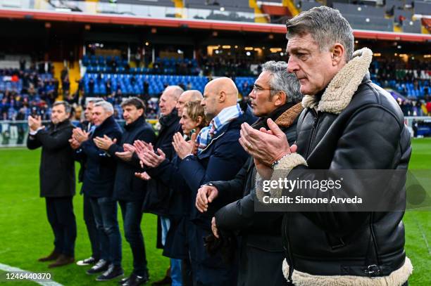 Gianluca Pagliuca former player of Sampdoria and his team-mates pay respect to the late Gianluca Vialli prior to kick-off in the Serie A match...