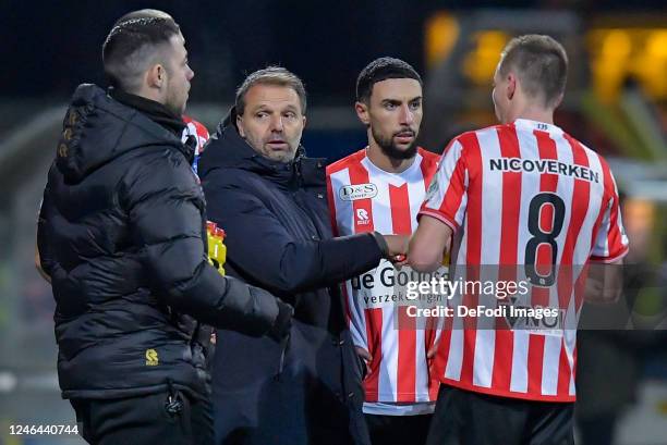 Head coach Maurice Steijn of Sparta Rotterdam and Younes Namli of Sparta Rotterdam substitution during the Dutch Eredivisie match between SC Cambuur...