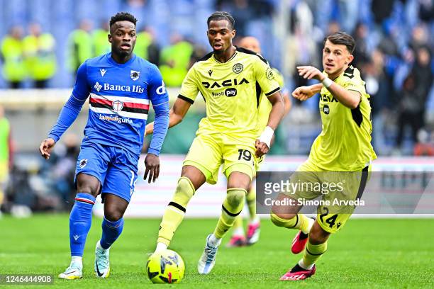 Ronaldo Vieira of Sampdoria , Kingsley Ehizibue of Udinese and Lazar Samardzic of Udinese vie for the ball during the Serie A match between UC...