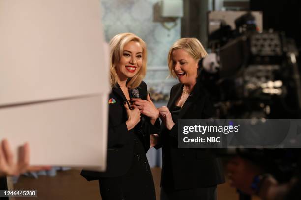 Aubrey Plaza, Sam Smith Episode 1836 -- Pictured: Host Aubrey Plaza and Amy Poehler during the Monologue on Saturday, January 21, 2023 --