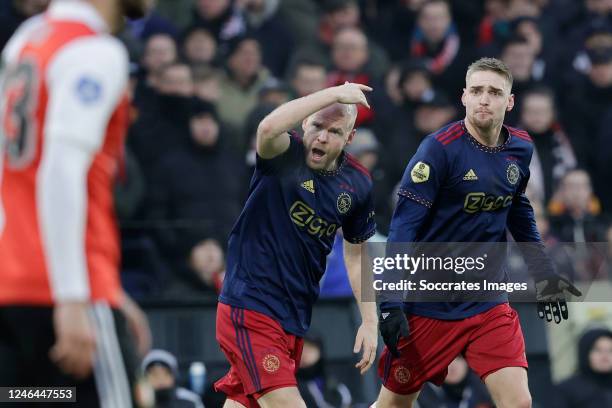 Davy Klaassen of Ajax celebrates 1-1 with Kenneth Taylor of Ajax during the Dutch Eredivisie match between Feyenoord v Ajax at the Stadium Feijenoord...