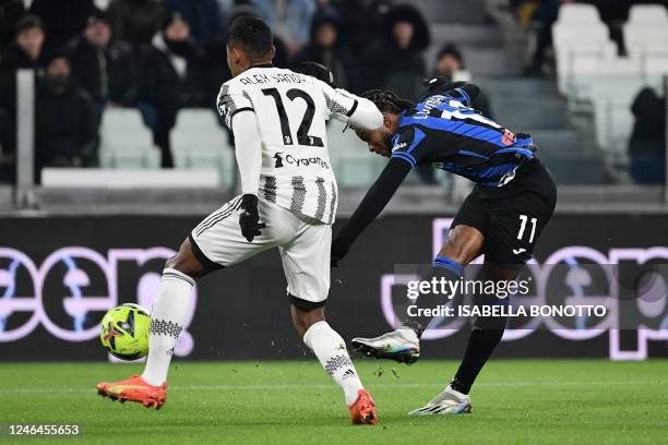 Atalanta's British midfielder Ademola Lookman shoots and scores the opening goal during the Italian Serie A football match between Juventus and...