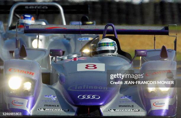 Le pilote irlandais de l'Audi No 8, Allan McNish réalise le meilleur temps, le 25 avril 2004 à l'issue des essais préliminaires des 24 heures du Mans...