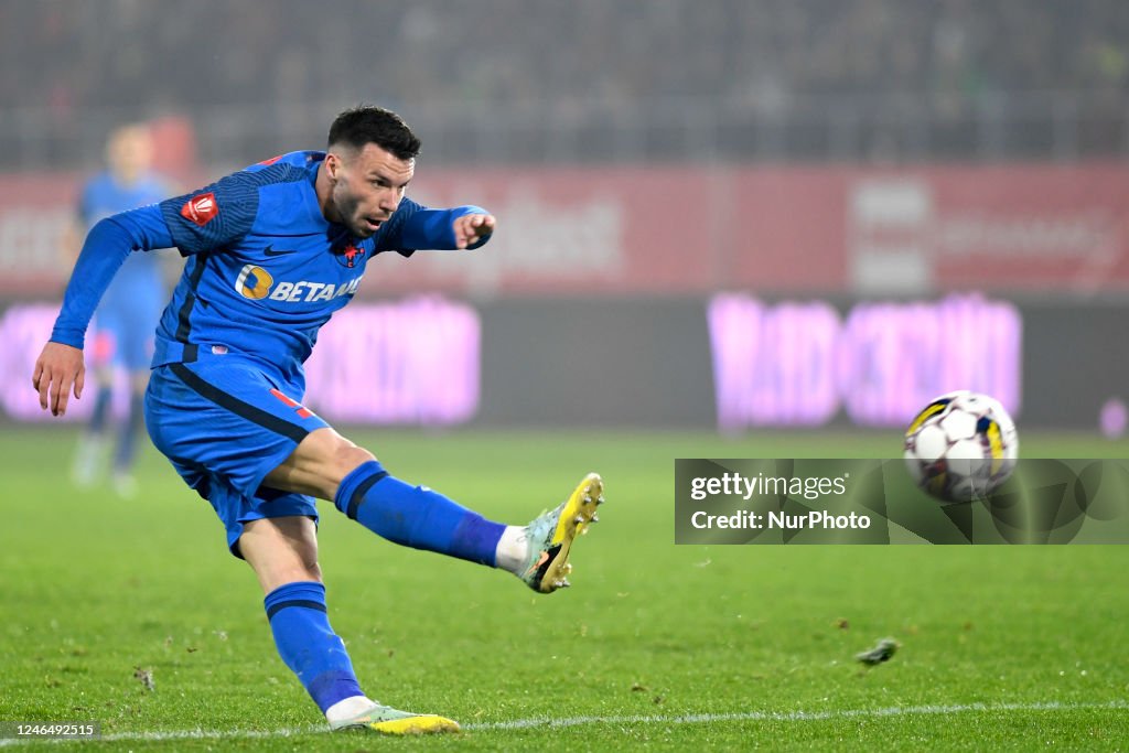 Andrei Cordea in action during Romania Superliga: A.F.C. HERMANNSTADT  News Photo - Getty Images