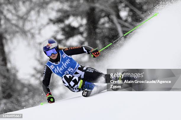 Alice Robinson of Team New Zealand in action during the Audi FIS Alpine Ski World Cup Women's Giant Slalom on January 24, 2023 in Kronplatz, Italy.