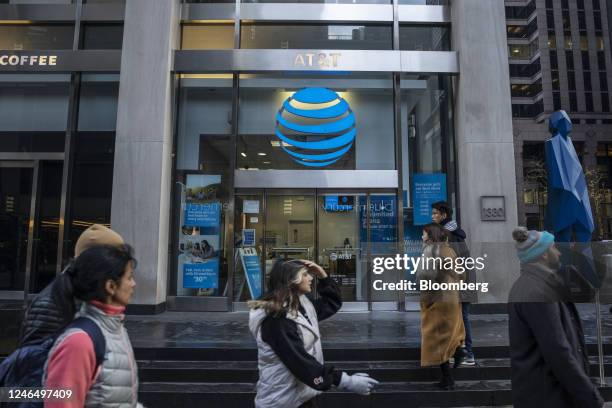 Pedestrians pass an AT&T store in New York, US, on Friday, Jan. 20, 2023. AT&T Inc. Is scheduled to release earnings figures on January 25....