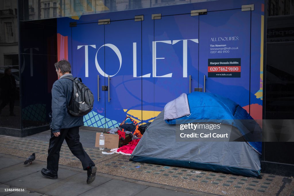 Focus On Homelessness In London Ahead Of Publication Of The Rowntree Report On Poverty