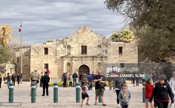 Tourists gather in front of the chapel of the Alamo Mission, known as the "Shrine of Texas Liberty", in downtown San Antonio Texas, on January 23,...