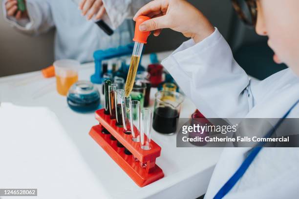 little scientists in a lab - science curiosity stock pictures, royalty-free photos & images