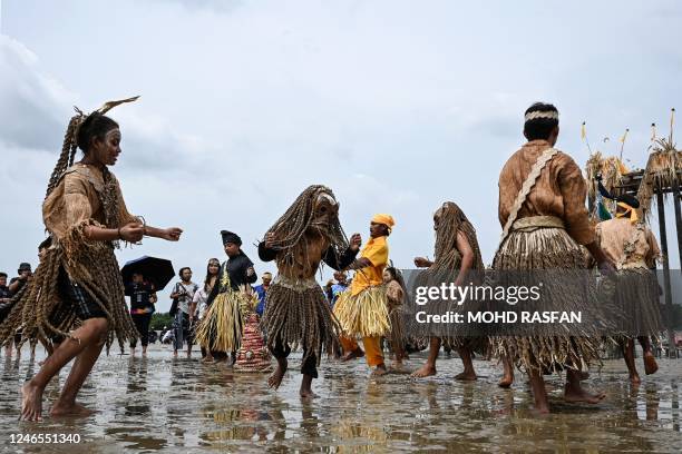 Macuri Ritual 118 Thanksgiving Puja Pantai Ritual Prayer In Malaysia Stock Photos ...