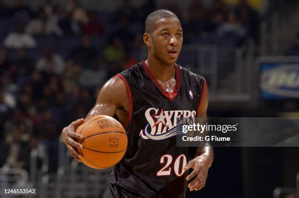 Eric Snow of the Philadelphia 76ers handles the ball against the Washington Wizards at the MCI Center on November 11, 2003 in Washington, DC. NOTE TO...