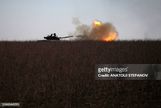 Ukrainian tank fires toward Russian position near the town of Bakhmut, Donetsk region on January 26 amid the Russian invasion of Ukraine.