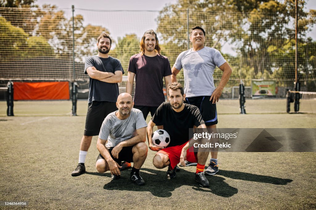 混合年齢範囲男子サッカーチーム
