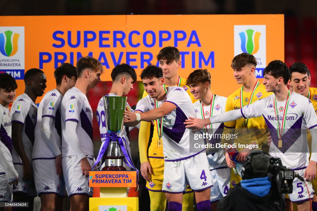 the players of Fiorentina Primavera celebrate victory of trophy News  Photo - Getty Images
