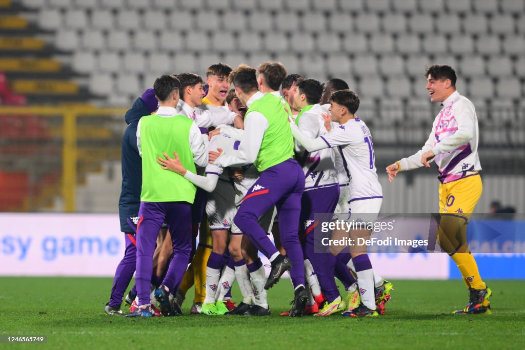 the players of Fiorentina Primavera celebrate victory during the News  Photo - Getty Images