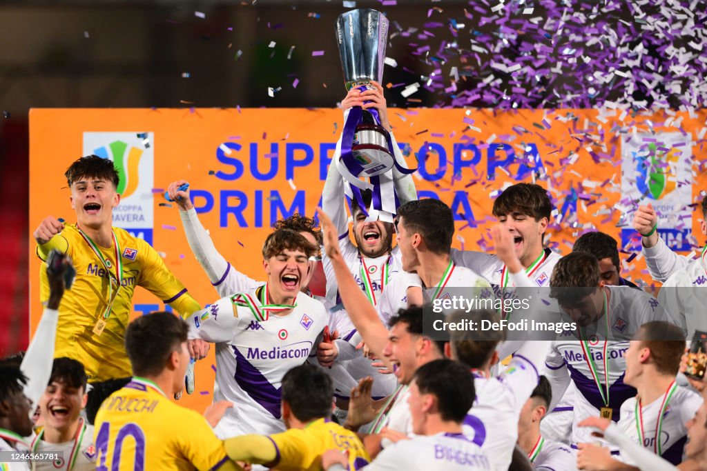 the players of Fiorentina Primavera celebrate victory of trophy News  Photo - Getty Images