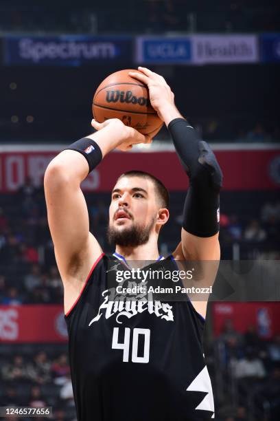 Ivica Zubac of the LA Clippers shoots a fire throw during the game against the San Antonio Spurs on January 26, 2023 at Crypto.Com Arena in Los...