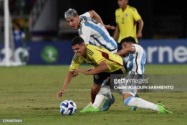 Colombia's David Luna and Argentina's Brian Aguirre vie for during their South American U-20 championship group A first round football match at the...