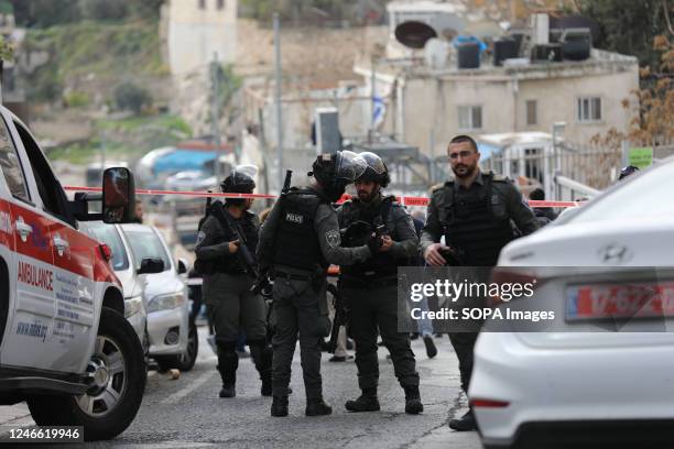 Police take security measurements around the shooting area after two Israeli settlers were injured in a new shooting attack in Jerusalem.