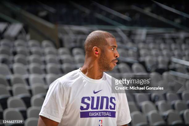 Chris Paul of the Phoenix Suns warms up before the game against the San Antonio Spurs on January 28, 2023 at the AT&T Center in San Antonio, Texas....