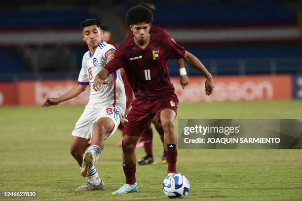 Venezuela's David Martinez and Chile's Jeison Fuentealba vie for the ball during their South American U-20 championship group B first round football...