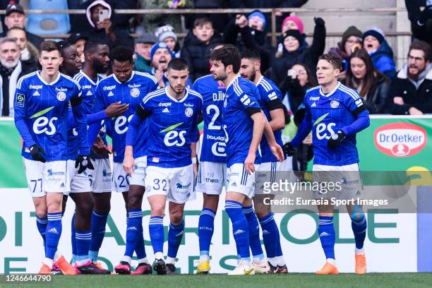 Kévin Gameiro of RC Strasbourg celebrates scoring a goal with his team-mates during the Ligue 1 match between RC Strasbourg and Toulouse FC at Stade...