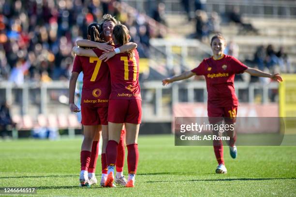 Andressa Alves Da Silva of As Roma celebrates with As Roma players after scoring a goal during the Women Serie A match between AS Roma and US...