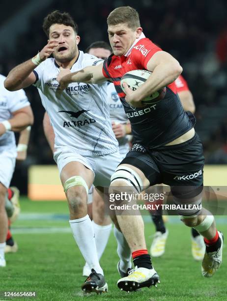 Toulouse's English flanker Jack Willis tries to break away from Montpellier's French flanker Alex Becognee during the French Top14 rugby union match...