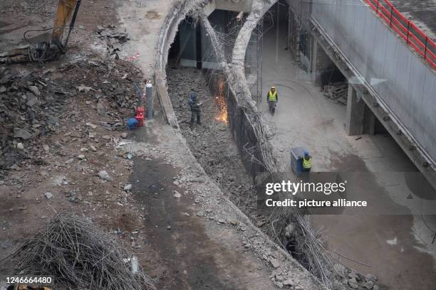 January 2023, Berlin: Workers are active on the construction site at the Sony Center. Twenty-two years after the former tourist hotspot opened,...