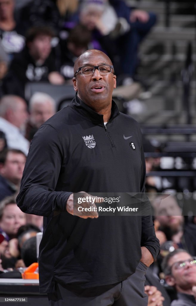 Head Coach of the Sacramento Kings Mike Brown coaches during the game