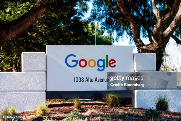 Google Incc Address Inc Headquarters Ahead Of Earnings Figures Photos and Premium High Res ...