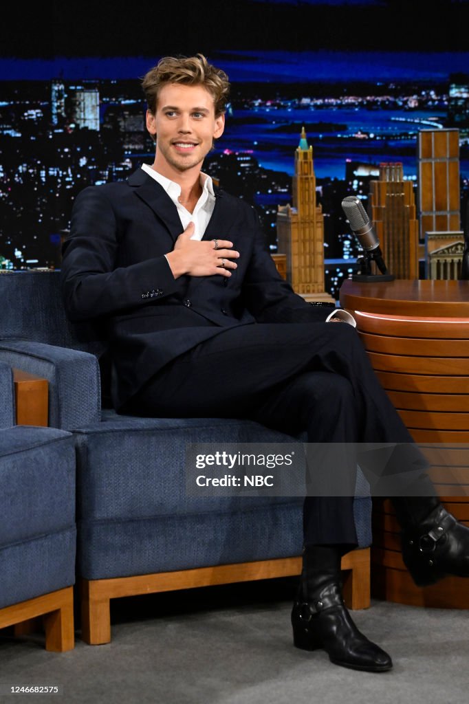 https://media.gettyimages.com/id/1246682575/photo/the-tonight-show-starring-jimmy-fallon-season-10.jpg?s=1024x1024&w=gi&k=20&c=4Jhb-mgpaEL1wP3aXqW6DD8m4ppzYA-WoAnnnuCIX8k=